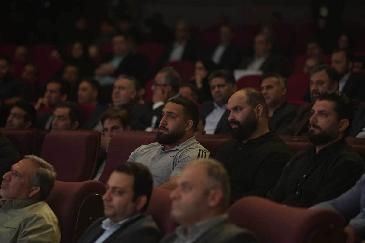 تجلیل از قهرمانان تیم ملی وزنهبرداری در آیین ویژه بانک صادرات ایران / تأکید بر تداوم حمایت از قهرمانی، رفتار پهلوانی و اخلاق ورزشی تجلیل از قهرمانان تیم ملی وزنهبرداری در آیین ویژه بانک صادرات ایران / تأکید بر تداوم حمایت از قهرمانی، رفتار پهلوانی و اخلاق ورزشی
