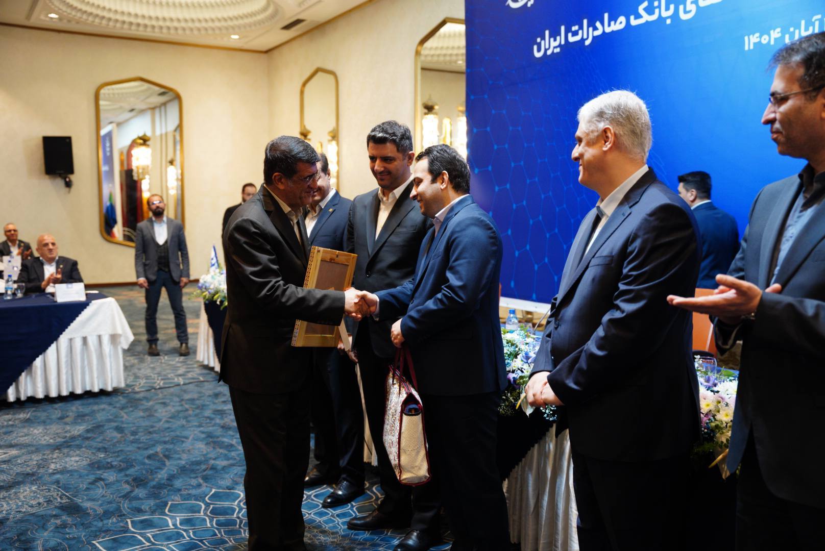 راهبرد بانک صادرات ایران خروج از بنگاه‌داری و تمرکز بر فعالیت‌های مولد و شفاف است