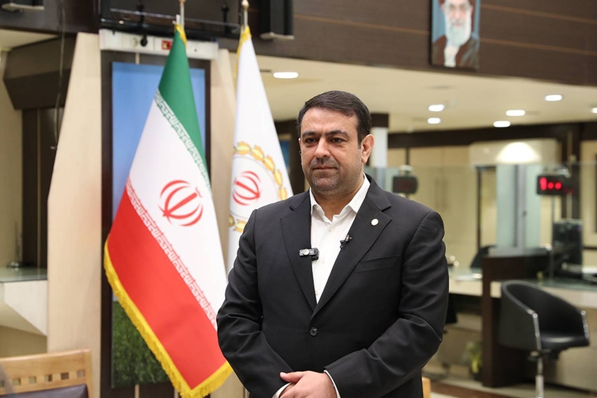 بازدید نجارزاده از برخی شعب انتقال یافته بانک سابق آینده به بانک ملی ایران/ استمرار بی وقفه خدمات به مردم و تمرکز بر مشتری مداری