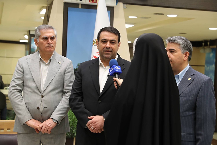 بازدید نجارزاده از برخی شعب انتقال یافته بانک سابق آینده به بانک ملی ایران/ استمرار بی وقفه خدمات به مردم و تمرکز بر مشتری مداری