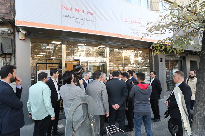 بازدید نجارزاده از برخی شعب انتقال یافته بانک سابق آینده به بانک ملی ایران/ استمرار بی وقفه خدمات به مردم و تمرکز بر مشتری مداری