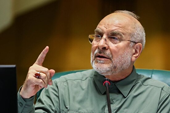 از تصمیم دولت مبنی بر واگذاری اختیارات به استان‌ها حمایت می‌کنم