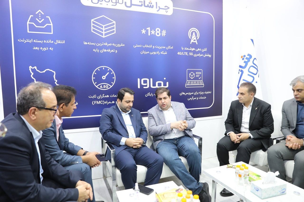 مدیران عامل بانک صادرات ایران و ایرانسل تفاهمنامه همکاری امضا کردند مدیران عامل بانک صادرات ایران و ایرانسل تفاهمنامه همکاری امضا کردند