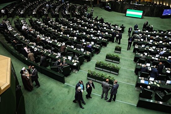 آنچه در مجلس دیروز گذشت سیاستزدگی در پارلمان بود