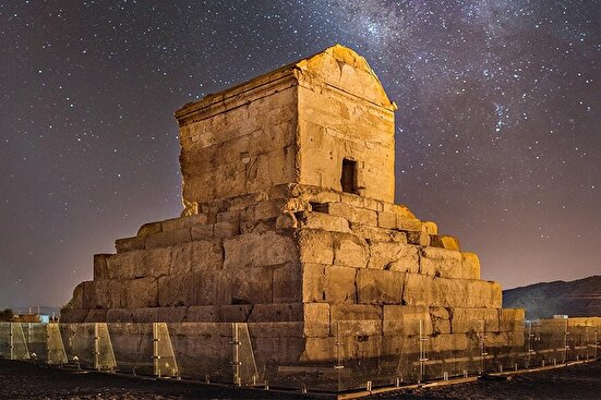 پاسارگاد و آرامگاه کوروش در معرض فرونشست