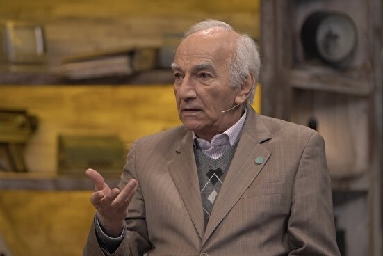 دوست دارم نقش فردوسی را بازی کنم