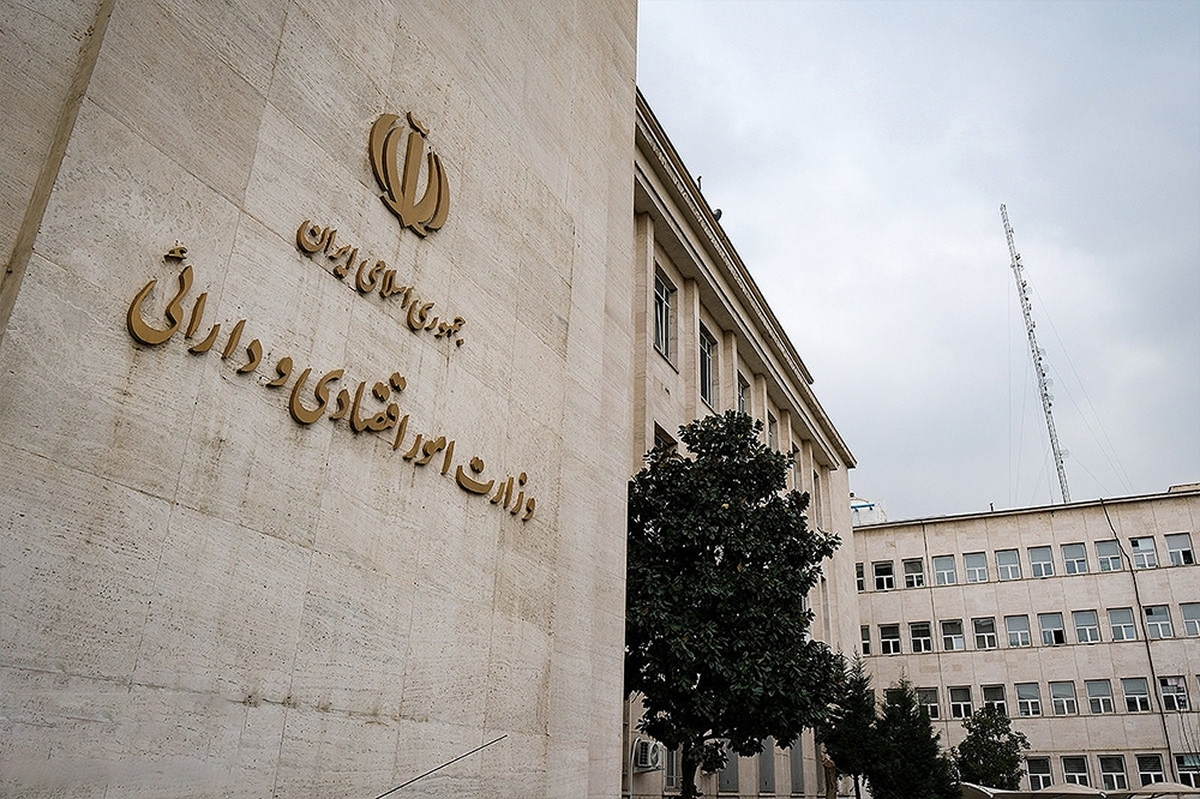 ورود وزارت اقتصاد به جابه‌جایی ۱۱ هزار میلیارد تومان پول توسط یک قاچاقچی