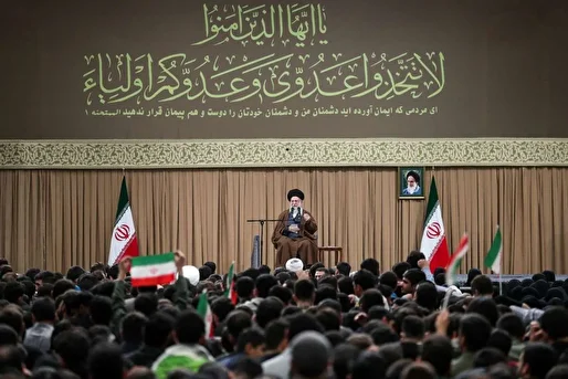 روش مواجهه رهبری با دولت‌ها حمایت آشکار و انتقاد غیرآشکار است