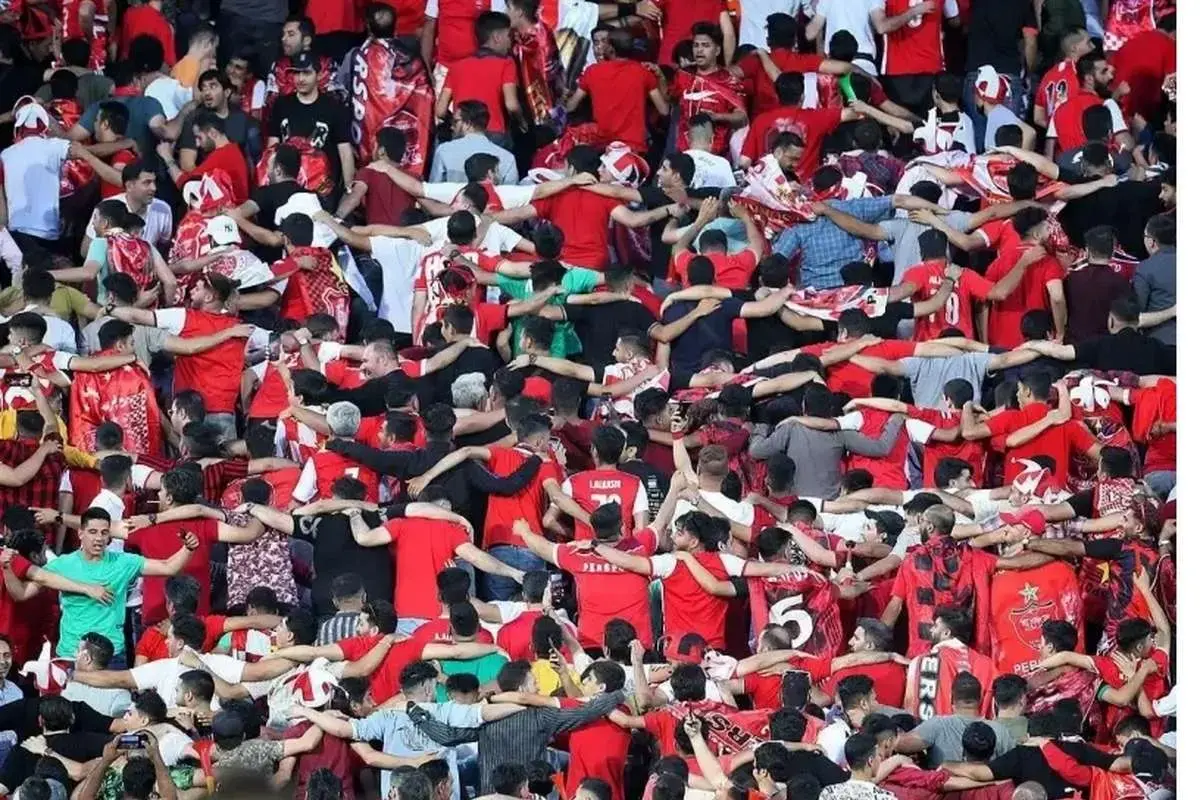 حکم پرونده جنجالی شعار پرسپولیسی‌ها علیه استقلال خوزستان صادر شد!