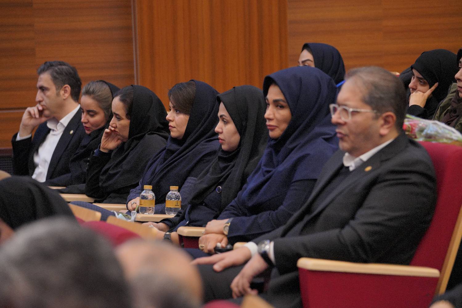 توسعه متوازن با بهرهگیری از توان زنان و مردان / تأکید نماینده ایلام بر الگو بودن بانک ملی در رعایت حقوق بانوان توسعه متوازن با بهرهگیری از توان زنان و مردان / تأکید نماینده ایلام بر الگو بودن بانک ملی در رعایت حقوق بانوان