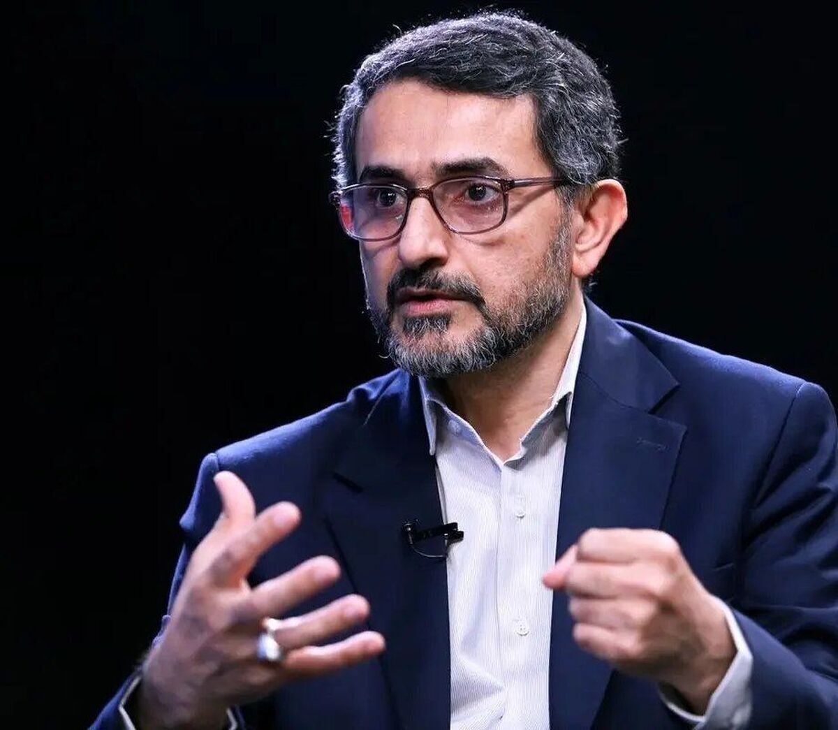 آقای پزشکیان! شارلاتانیسم رسانه‌ای خیرخواه شما نیست/ رئیس منطقه آزاد را عزل کنید