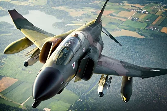 پرواز جنگنده در آسمان تهران به منظور برقراری امنیت پایدار است