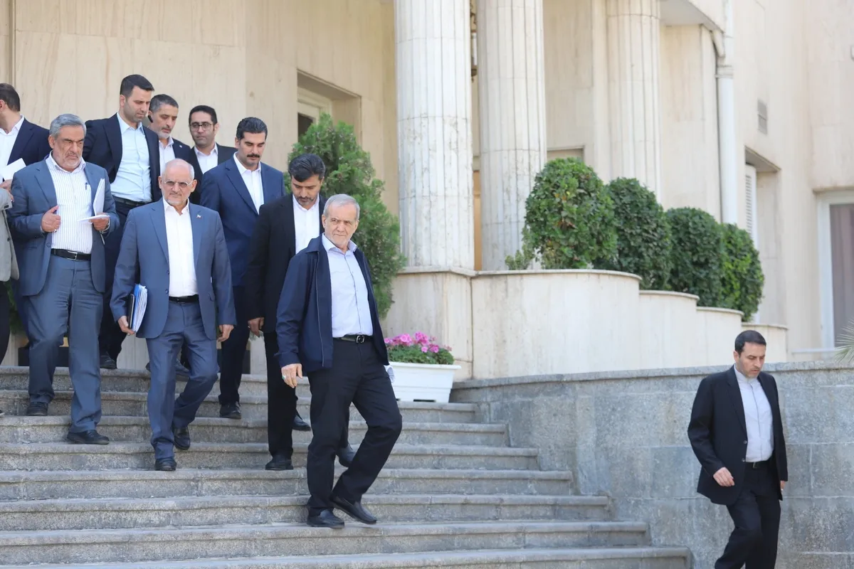 حاشیه جلسه هیات دولت - ۷ آبان