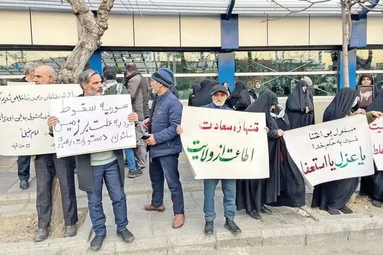 نابودی پایگاه اجتماعی افراطیون و سوپر انقلابی&zwnj;ها/ فقط ۸۳ نفر در تظاهرات علیه ظریف شرکت کردند!