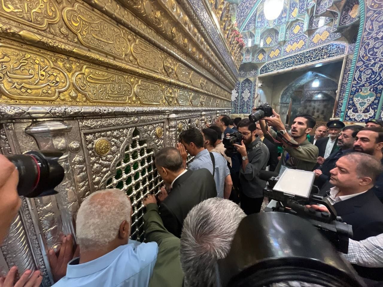 معاون اجرایی رئیسجمهور به زیارت حرم حضرت معصومه(س) رفت معاون اجرایی رئیسجمهور به زیارت حرم حضرت معصومه(س) رفت