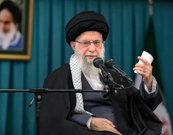 حواسمان باشد با چه کسی مواجه&zwnj;ایم، معامله می&zwnj;کنیم و حرف می&zwnj;زنیم