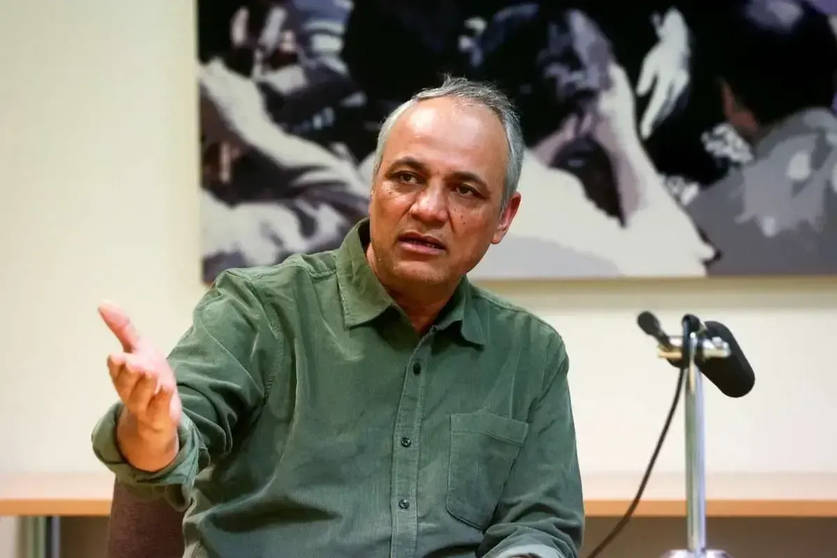 آقایان پایداریچی! چرا نمی‌گویید چه کسانی کشور را در چاه قطعنامه‌ها انداختند؟!