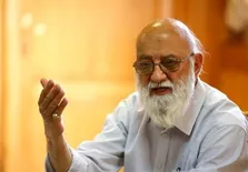 واکنش رئیس شورای شهر تهران به خبر دست دوم بودن تراموای وارداتی چینی: به من گفتند نو بوده، خبر ندارم