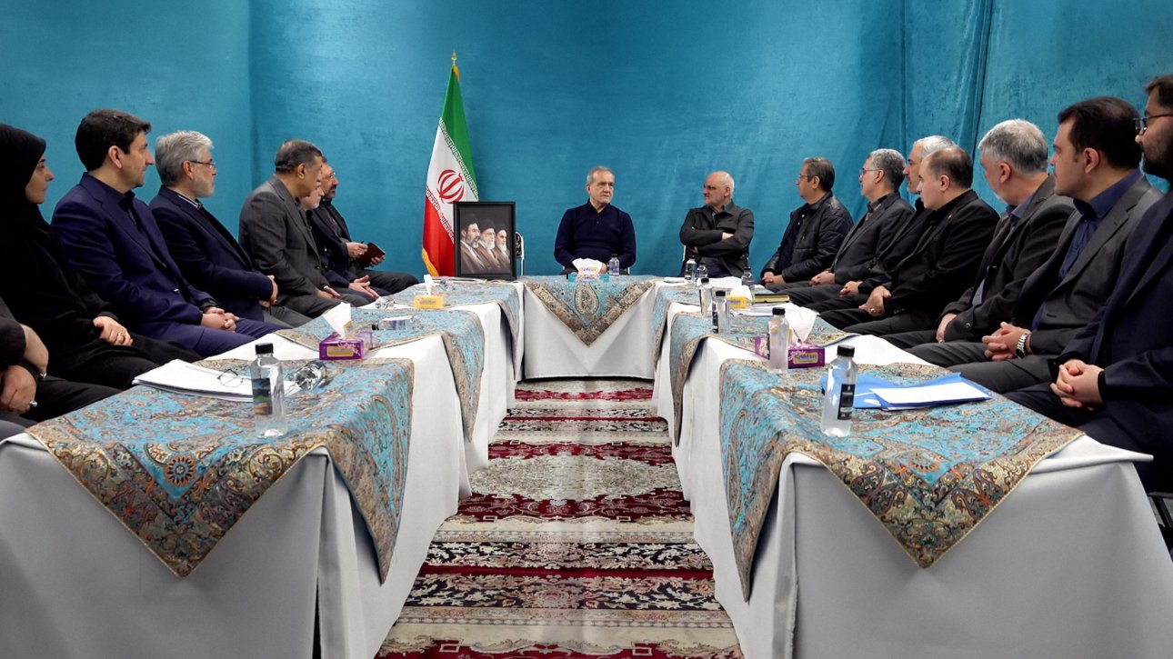 امروز ایران همچون نگینی درخشان بر تارک جهان می‌درخشد و الهام‌بخش آزادگان جهان است