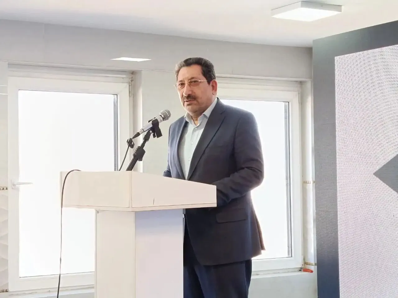 ضرورت تداوم تولید در شرایط جنگی/دولت از بازسازی واحد‌های تولیدی حمایت می‌کند