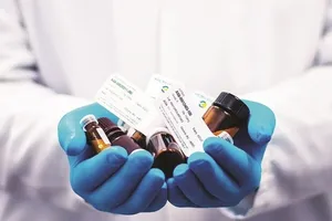 بحران کمبود دارو در داروخانه&zwnj;ها تا حدی کنترل شده است/باید از نگاه تمرکزگرایانه در حوزه سلامت فاصله بگیریم