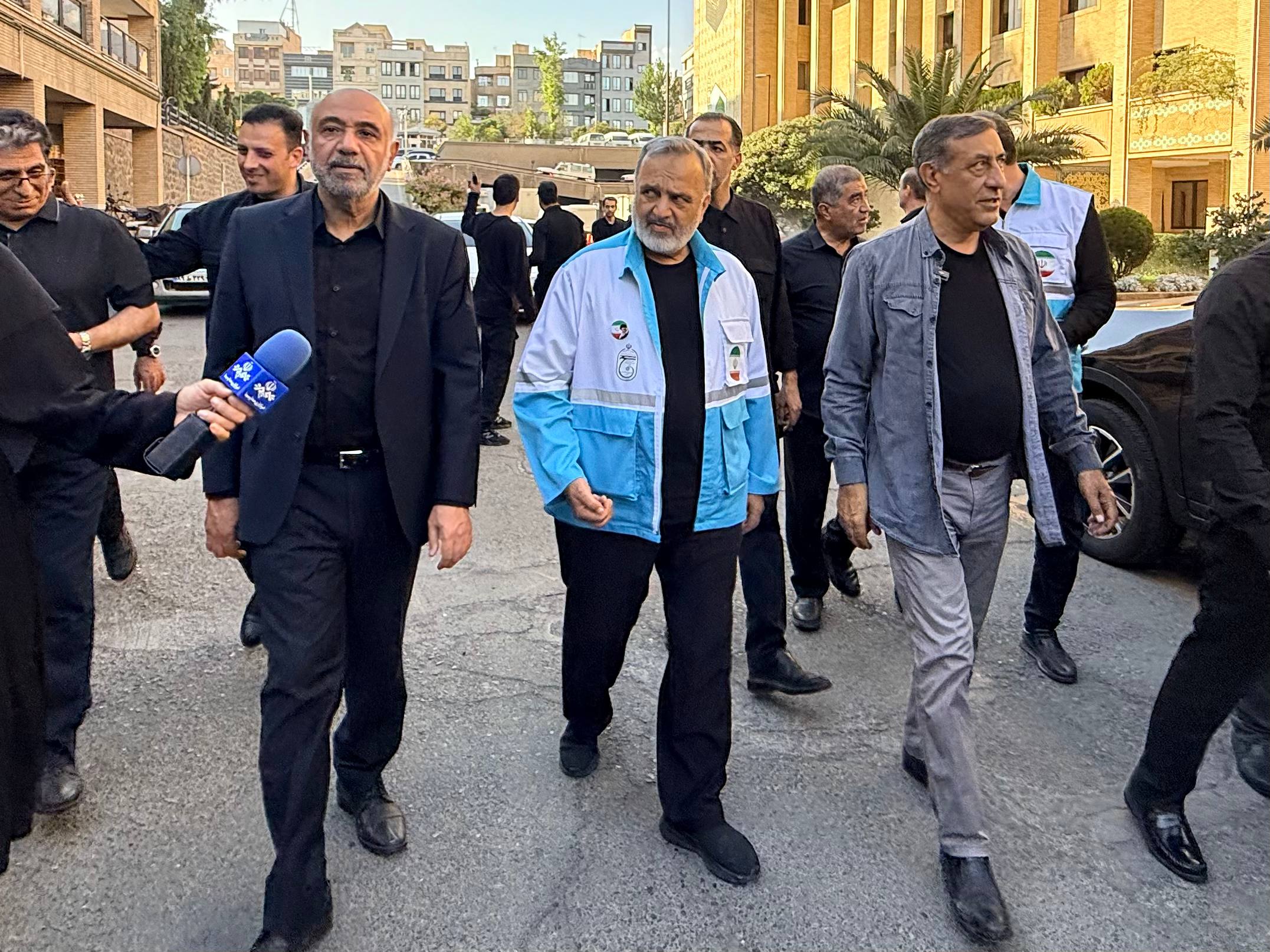 بازدید دکتر قائم پناه از موکبهای خدمترسانی به زائران مراسم تشییع امام شهید بازدید دکتر قائم پناه از موکبهای خدمترسانی به زائران مراسم تشییع امام شهید
