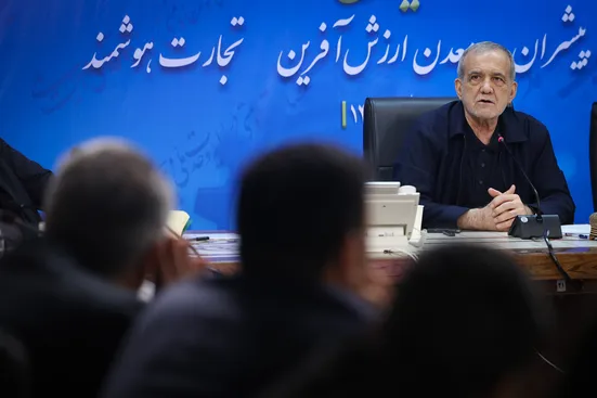برخورد صمیمی رهبر انقلاب، فضای گفت&zwnj;و&zwnj;گو را به محیطی مبتنی بر اعتماد و آرامش بدل کرد