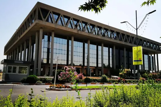 صداوسیما از افراد کم&zwnj;سواد و مشکوک پاکسازی شود