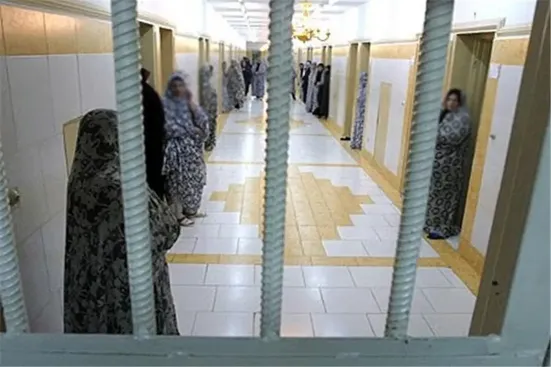 ادعای کیهان: در بند زنان زندان اوین، محکومان سیاسی مشروبات الکلی دست&zwnj;ساز در اختیار دارند!