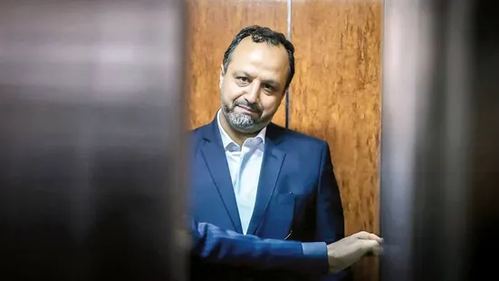 توهمات خاندوزی وزیر اتوبوسی؛ آقای وزیر! آن همه فروش و درآمد نفتی شگرف و ادعا&zwnj;ها چه شد؟