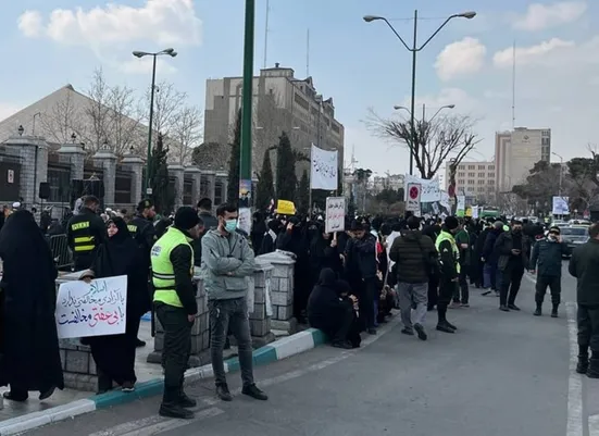 فرهیختگان: رادیکالیسم خیابانی؛ تجمع&zwnj;کنندگان حجاب، شهروندان درجه چند هستند؟
