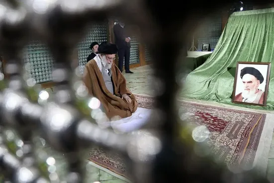 حضور رهبر انقلاب در حرم مطهر امام خمینی
