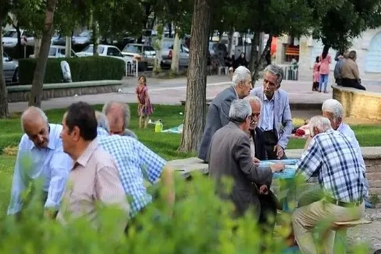 وقتی خط فقر بیش از ۳۰ میلیون تومان است، بازنشستگان کارگری با ۳۵ درصد افزایش حقوق نمی&zwnj;توانند زندگی کنند