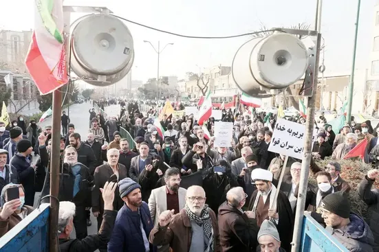 در مورد تندروها تا کی خود را به خواب بزنیم و بگوییم "ا&zwnj;&zwnj;ن&zwnj;شالله گربه است"؟