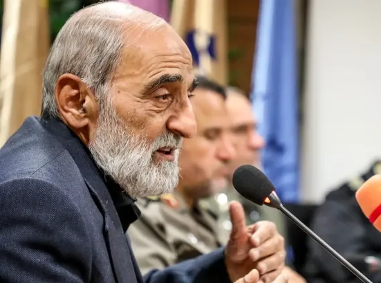 شریعتمداری: حامیان برجام راه رضاخان را می&zwnj;روند!