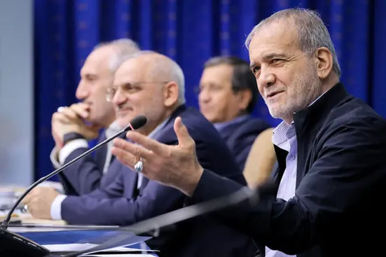 رئیس&zwnj;جمهور: موانعی که معیشت مردم را به خطر انداخته برداشته شود
