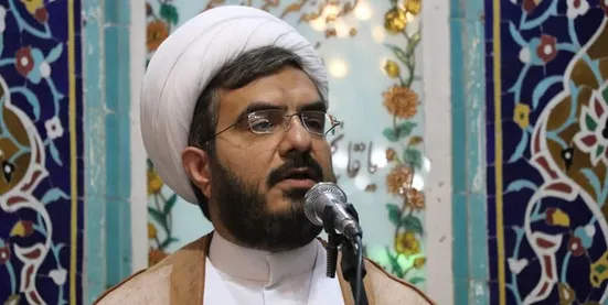 پیشنهاد یک امام جمعه برای کنترل قیمتها در بازار سکه و ارز: مردم باید مجبور باشند دارایی های خود را در بانک بگذارند!