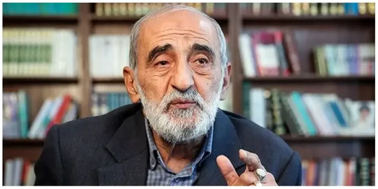 حضرت امام &laquo;نظام جمهوری اسلامی&raquo; را همان اسلام می&zwnj;دانند به همین دلیل حفظ آن را اوجب واجبات &laquo;واجب&zwnj;ترین واجب&zwnj;ها&raquo; دانسته&zwnj;اند