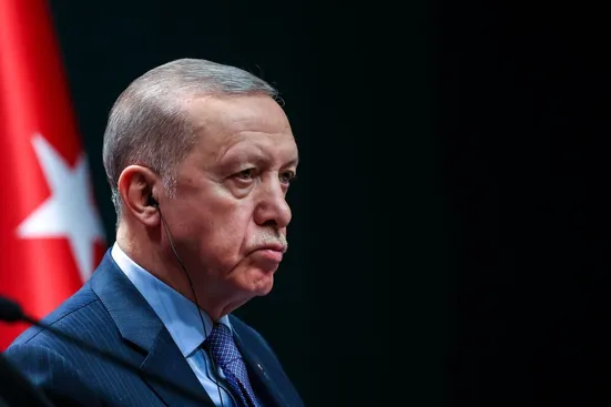 دست&zwnj;بوسی از اردوغان به خاطر ۲۰۰ لیر! +فیلم