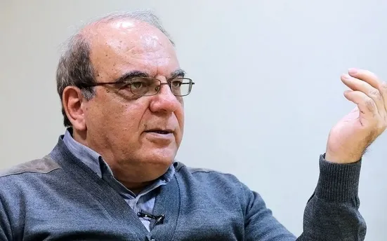 در مشهد فرد بی&zwnj;پناهی مخزن زباله را روی سر قرار می&zwnj;دهد و تا صبح از سرما می&zwnj;میرد اما آنجا روحانی برای فیلمبرداری نبود