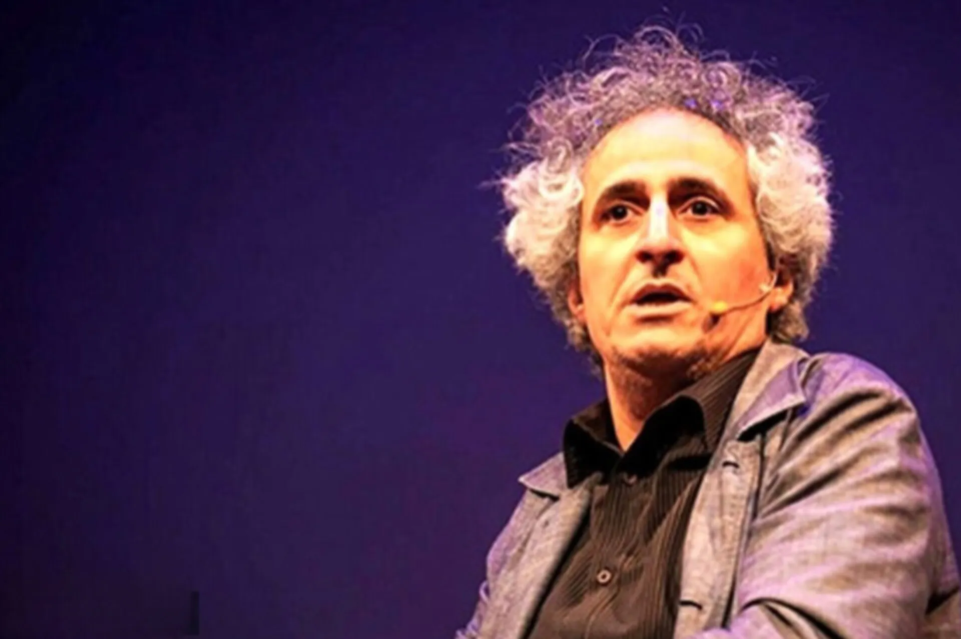 رضا پهلوی هیچی بلد نیست؛ یک آدم حسابی در بین اطرافیانش نیست؛ دل به چی خوش کنیم؟