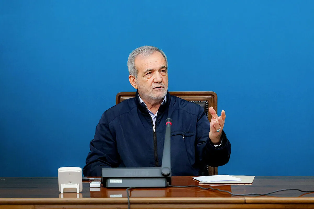 امروز ایران همچون نگینی درخشان بر تارک جهان می‌درخشد و الهام‌بخش آزادگان جهان است