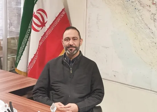 فعال رسانه&zwnj;ای توهین کننده به شهید رئیسی به عنوان رئیس کارگروه دولت در سایه در حضور سعید جلیلی سخنرانی می&zwnj;کند!