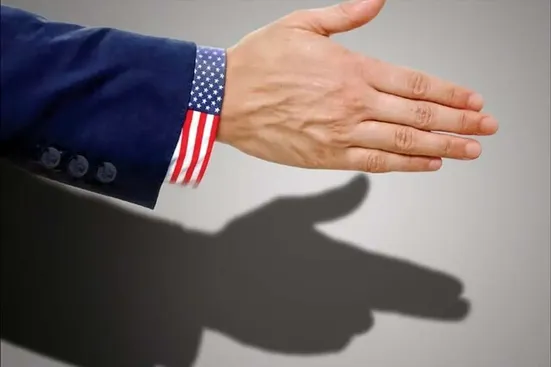 مذاکره با آمریکا فریب است؛ فقط باید تهدید کنیم