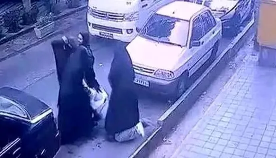 روایت مادر &laquo;نفس&raquo; از وضعیت پرونده شکایت از گشت ارشاد؛ بعد از دو ماه شکایتم به جایی نرسیده اما برای مامور خانم که ادعا کرده انگشتش در رفته سریع دادگاه برگزار کردند!
