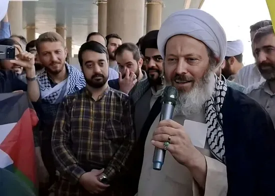 آقای قاسمیان! خلاف نظر رهبر عمل کرده&zwnj;ای، بنام مردم غزه هم فاکتور می&zwnj;زنی؟!