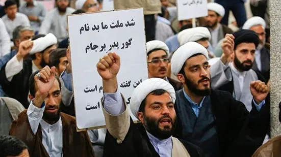 مدعیان انقلابیگری دنبال مسخره کردن و بردن آبروی این و آن هستند