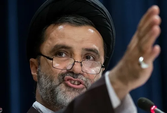 ترامپ خودش ناو دوم را همراهی کند تا مانند فرعون غرق شود