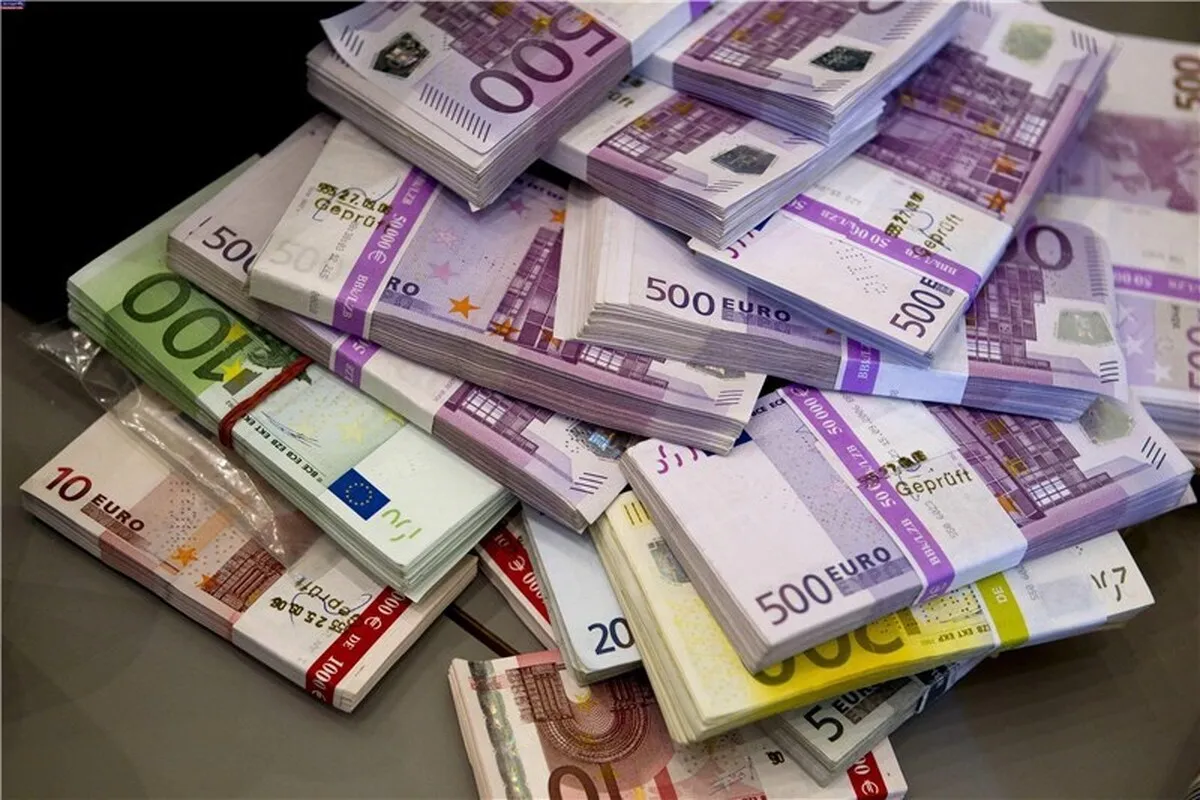 یک میلیون و ۵۳۰ هزار یورو ارز قاچاق در ۷ گذرگاه مرزی عبور زائران، کشف شد