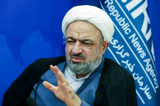 حمله دوباره رسایی به ظریف: آقایی که هیچ مسئولیتی ندارد و مسئولیتش غیرقانونی است در نشریات خارجی یادداشت می&zwnj;نویسد